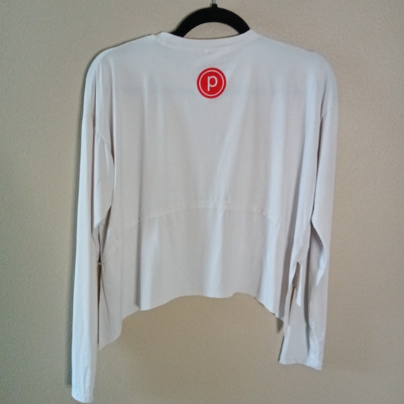 Pure Barre 'barre so hard" long Sleeve Crop Top White Hi Low Hem Thumbholes SZ M - Picture 7 of 9